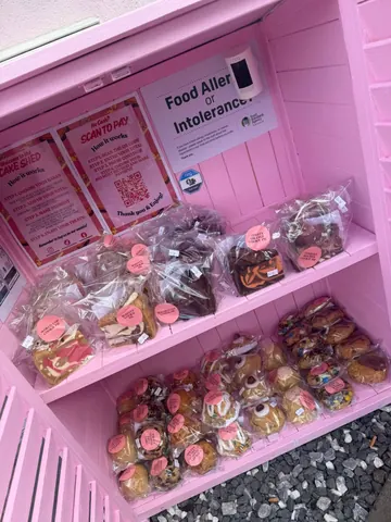 A pink shelf with a sign that says "Food Allergy" on it.