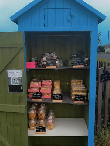 A blue shed with a sign that says "Camden Market" on it.