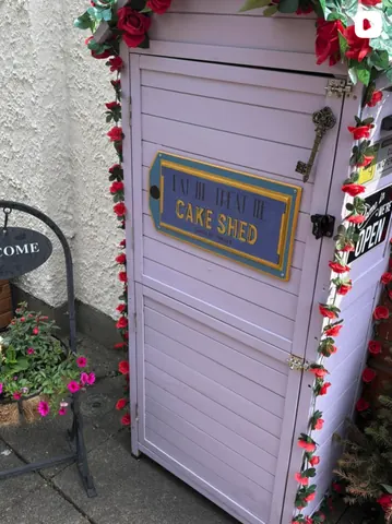 Photo 2 of 2 — Eat Me Treat Me, Cakes by Tracey