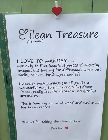 A sign that says I love to wander.