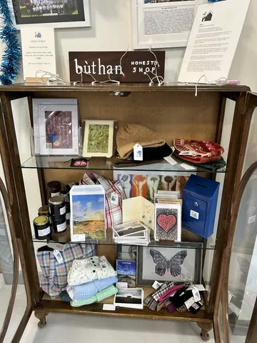 A display case with a sign that says "Buthan Shop" on it.