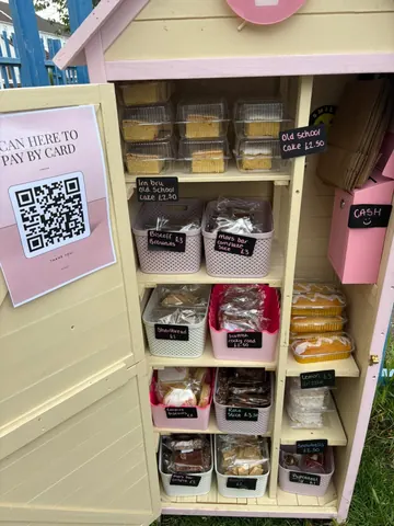 A pink box with a sign that says "can here to pay by card".