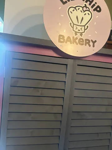A sign that says "Bakery" on it.
