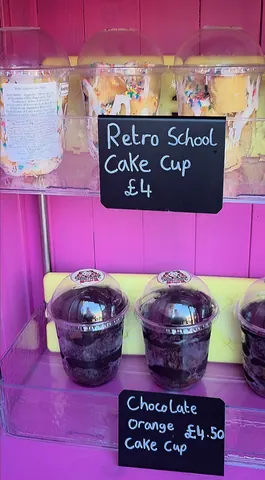 A sign that says Retro School Cake Cup.