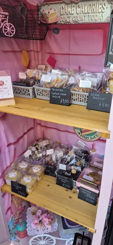 A wooden shelf with a sign that says "Everlasting Sweets" on it.