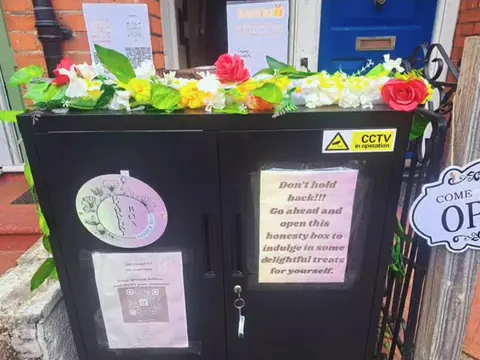 A black box with a sign that says "Don't hold back! Go ahead!".
