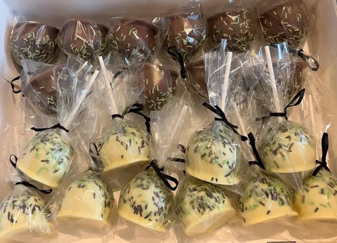 Photo 1 of 1 — The Cake Shed by Ms Mc Cakepops