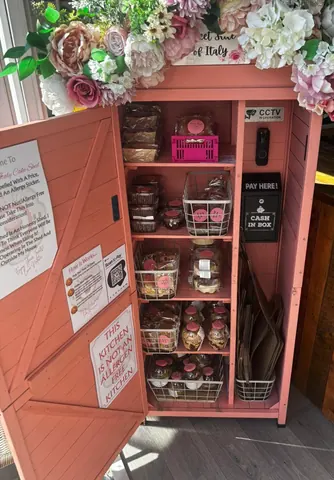 Photo 1 of 1 — The Cake Shed by Sweet Slice of Italy